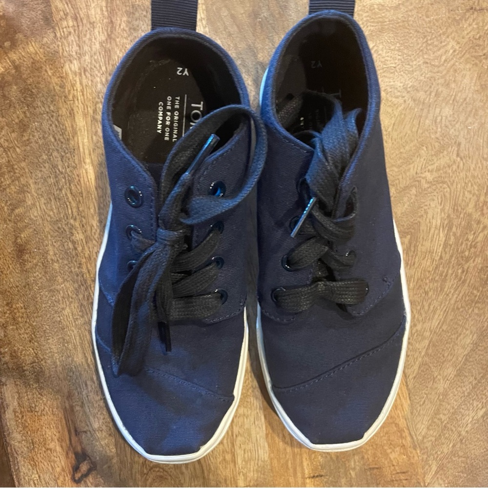 Toms navy lace up shoe, size 2